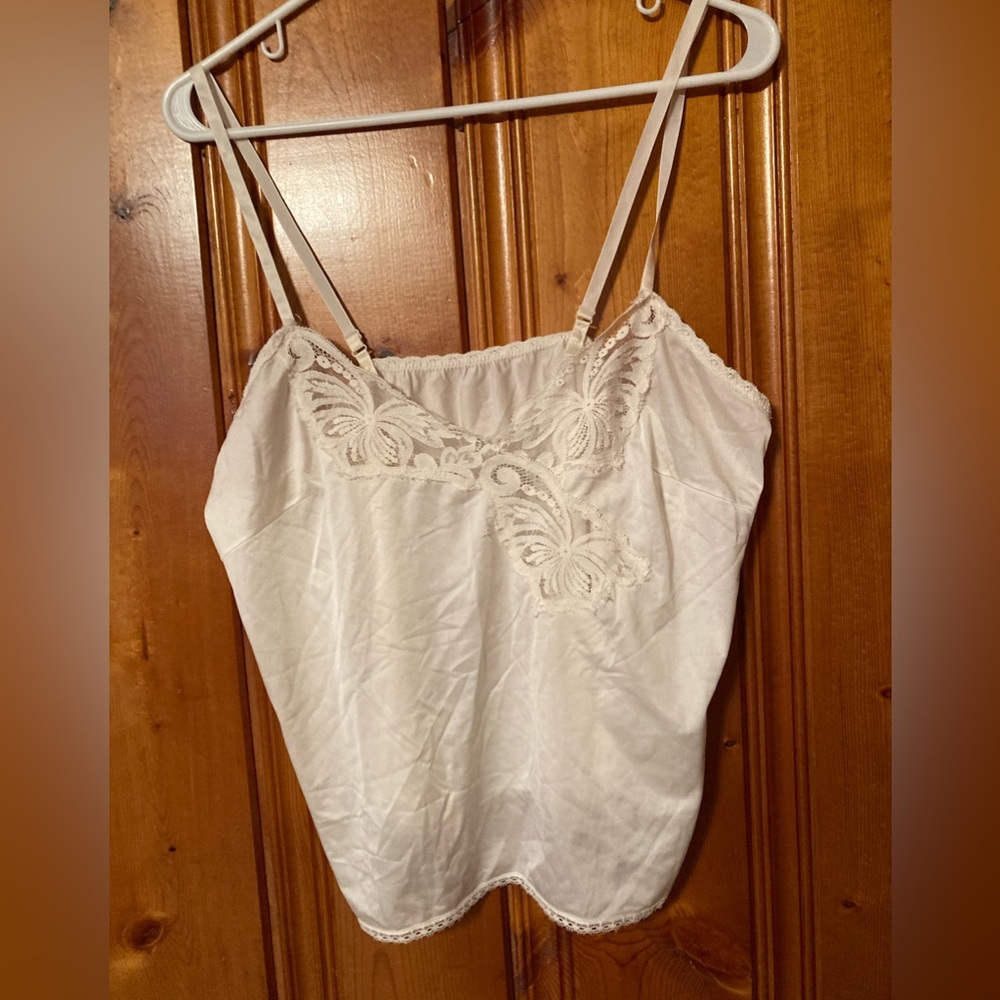 Says size 38 but fits like a small Vintage Wonder Maid Women’s slip top